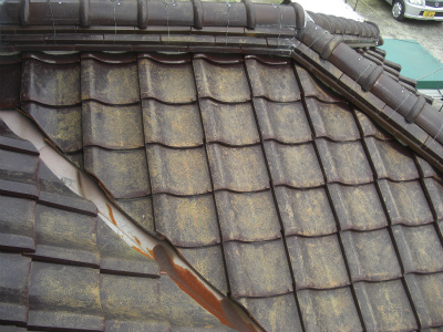 築35年経過した瓦屋根の劣化の状態を見に行きました